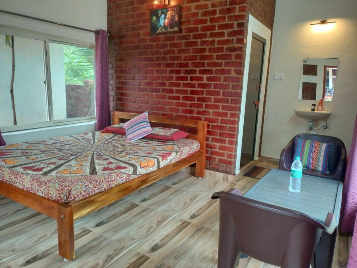 Riverstone Riverfront Stay Гокарна Стая снимка