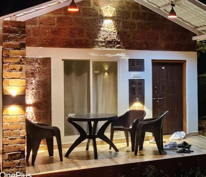 Riverstone Riverfront Stay Гокарна Стая снимка
