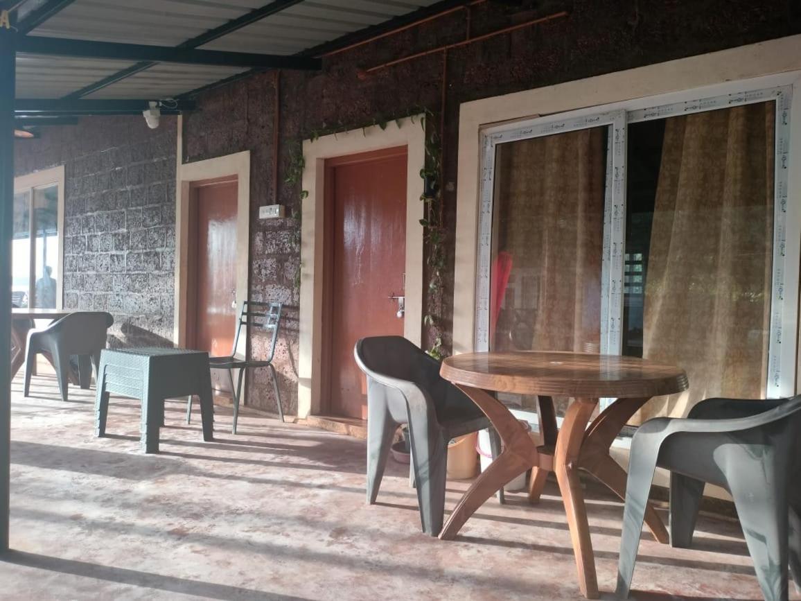 Riverstone Riverfront Stay Гокарна Стая снимка