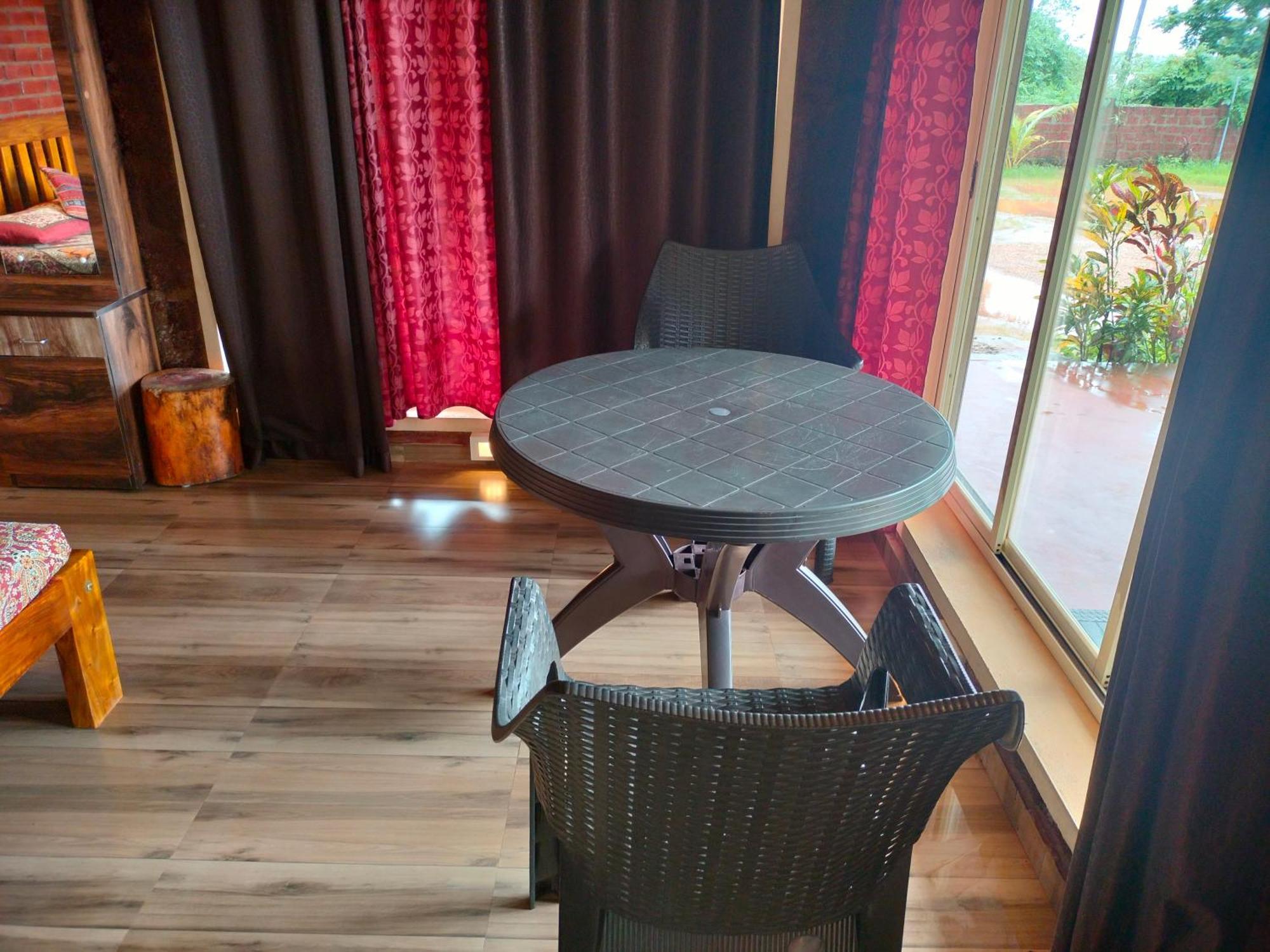 Riverstone Riverfront Stay Гокарна Екстериор снимка